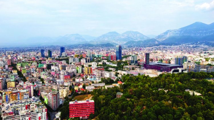 Rritet taksa e pronës/Ndryshimet e çmimeve fiskale do shtojnë pagesat vjetore deri në 74%
