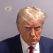 Trump dorëzohet në burgun e Xhorxhias, lirohet me kusht pas 20 minutash