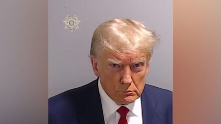 Çfarë përfaqëson për amerikanët fotoja e arrestimit të Trump?