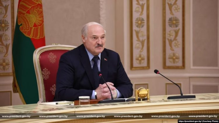Lukashenko thotë se ka urdhëruar “kontakt” me Poloninë, pas rritjes së tensioneve