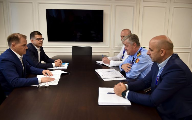 Fluksi i turistëve/ Rrumbullaku takon kreun e doganave dhe kreun e Autoritetit Portual