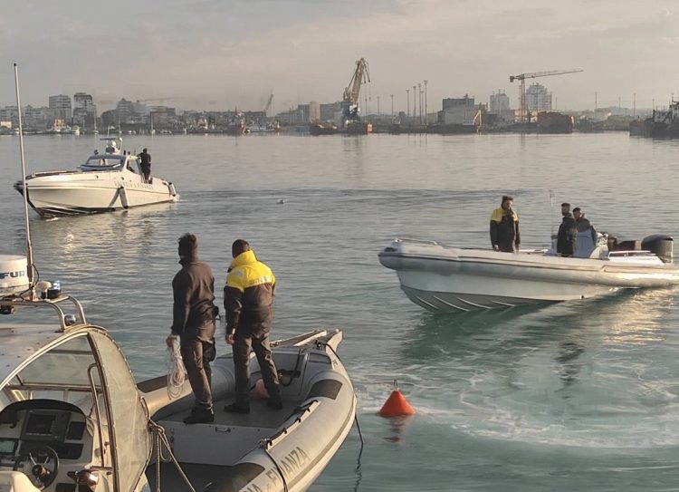 Operacion antidrogë/Guardia di Finanza, DEA dhe policia shqiptare godasin grupin kriminal