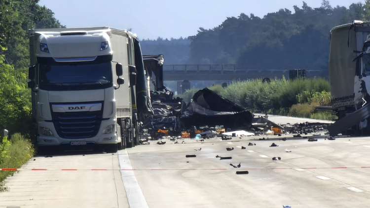 Përplasen 5 kamionë në një autostradë në Gjermani, humbin jetën dy persona