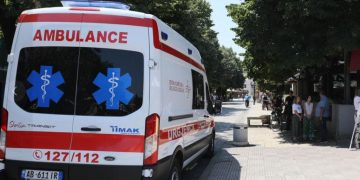 Makina përplaset me furgonin, dyshohet për një viktimë