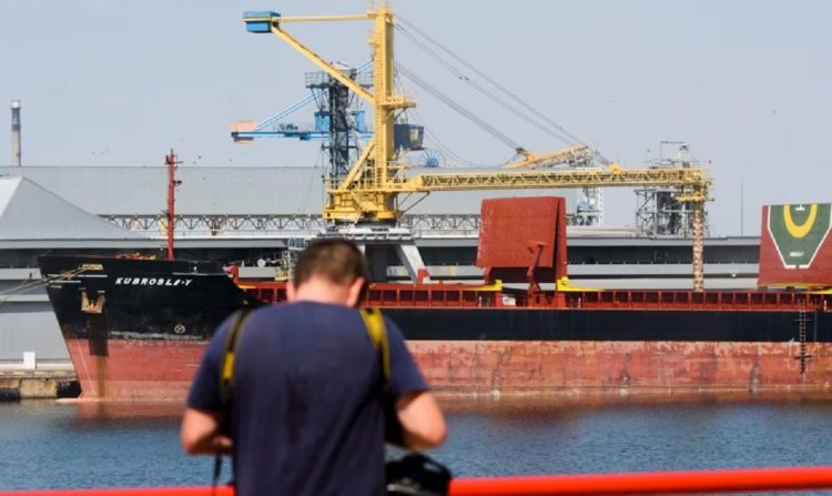 Ukraina raportohet se po finalizon marrëveshjen për sigurimin e anijeve me drithëra