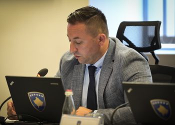 Jep dorëheqjen ministri i Mbrojtjes në Kosovë
