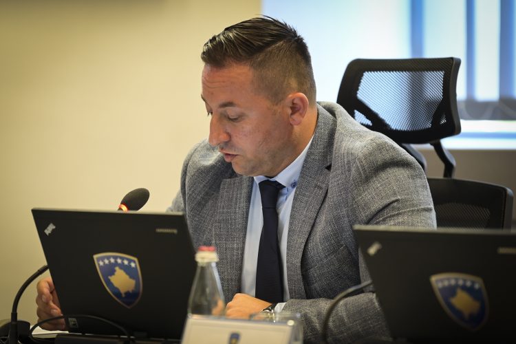 Jep dorëheqjen ministri i Mbrojtjes në Kosovë