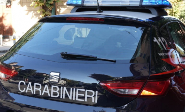 Shqiptari iu bën kërkesën e pazakontë karabinerëve: Më vrisni, mos më lini arrest shtëpie