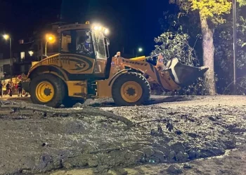 Rrëshqitje masive dherash në Torino, bllokohen rrugët kryesore