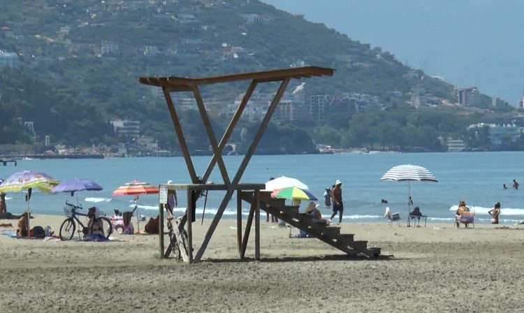 Shtohen mbytjet në det nga ataku kardiak/Mjekët:Të rinjtë po preken nga sëmundja e zemrës