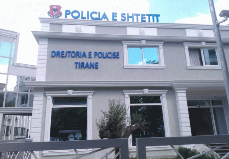 U prezantuan si zyrtarë të lartë për të përfituar 35 mijë € nga biznesmeni, 3 në pranga