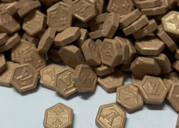 Me logon ‘Louis Vuitton’, policia zbardh skemën si shitej droga në lokalet e Tiranës