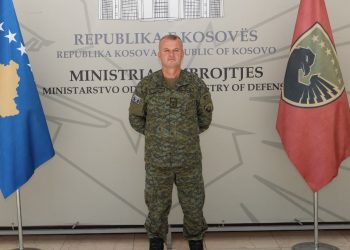 Oficeri i Forcës së Sigurisë së Kosovës shpëton nënë e bijë nga mbytja në Shëngjin