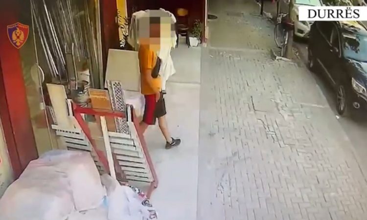 Kapen dy hajdutët e makinave në Durrës
