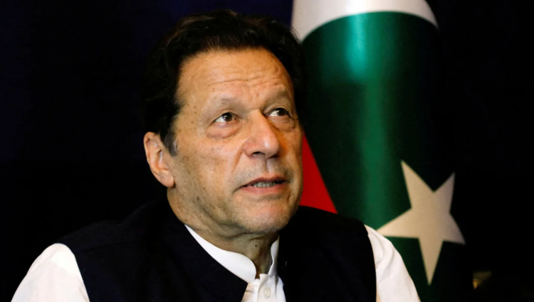 Ish-kryeministri i Pakistanit dënohet me tre vjet burg