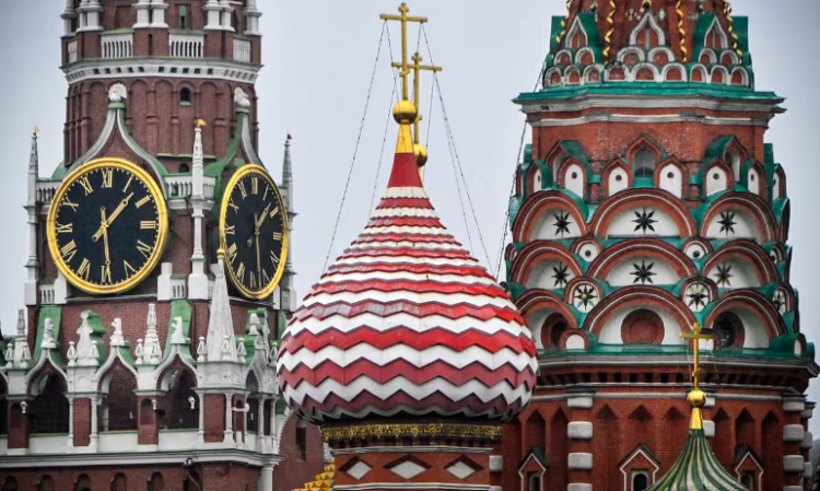 Rusia “hakmerret” ndaj Anglisë, i ndalon hyrjen në vend zyrtarëve të lartë dhe gazetarëve