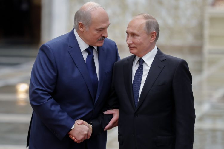 Lukashenko: Putin nuk po e shtyn Bjellorusinë që të hyjë në luftë me Ukrainën