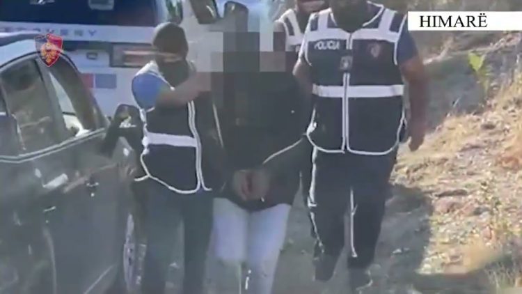 Plagosi me thikë policin që ndërhyri për të ndaluar sherrin, lihet në burg 60-vjeçari