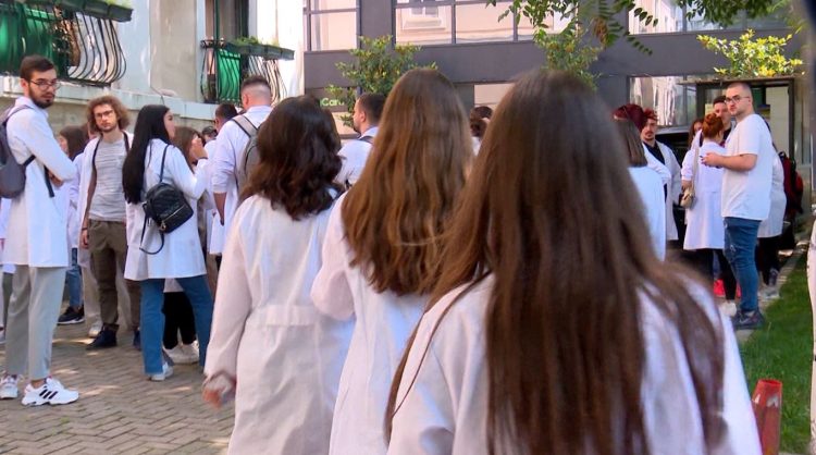 40% aplikime më pak në degën e Mjekësisë