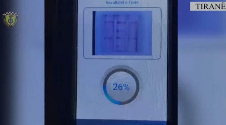 Drejtonin mjetin nën efektin e drogës, dy të arrestuar në Tiranë