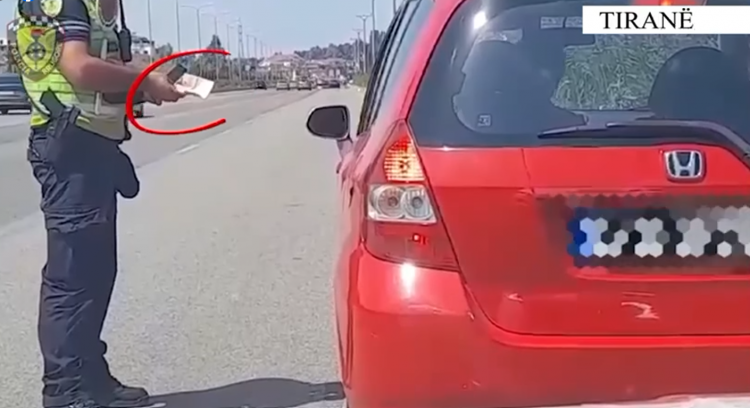 Shkelën rregullat e qarkullimit, dy shoferë tentojnë të korruptojnë policët në Tiranë