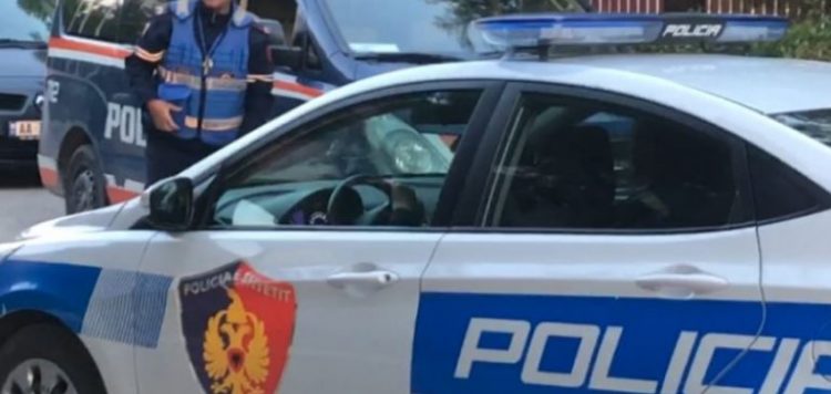Emri/I dënuar me 25 vjet burg për vrasje të dyfishtë, ekstradohet nga Britania 52-vjeçari