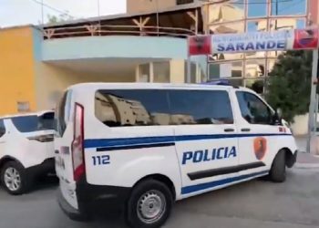 Qëlloi aksidentalisht me armë zjarri, kapet shoferi i “BMW-së” në Sarandë
