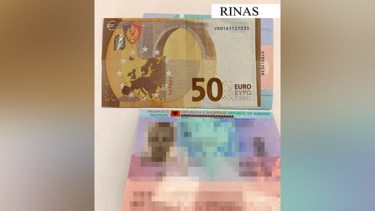 I dehur në avion dhe konfliktohej me pasagjerët, arrestohet i riu në aeroportin e Rinasit