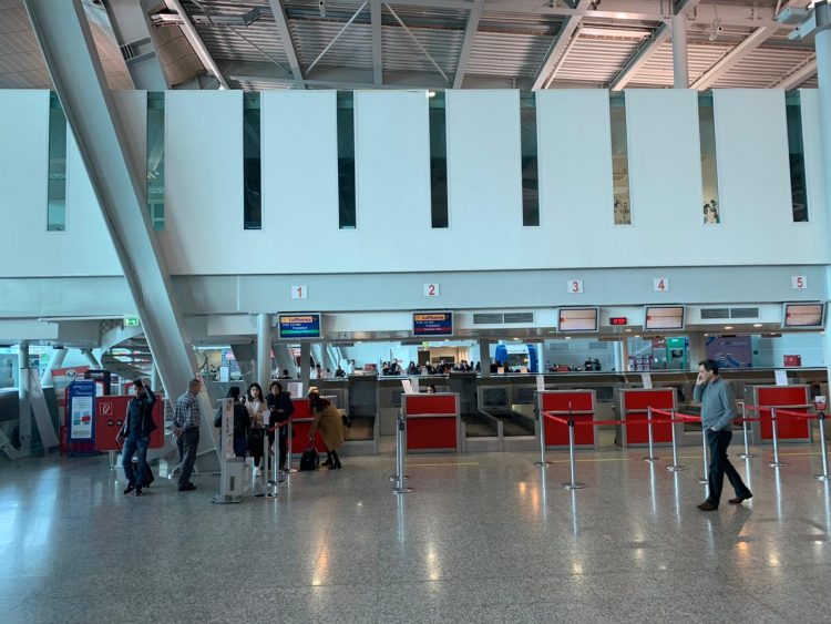 Sezoni turistik, 40% pasagjerë më shumë në Rinas