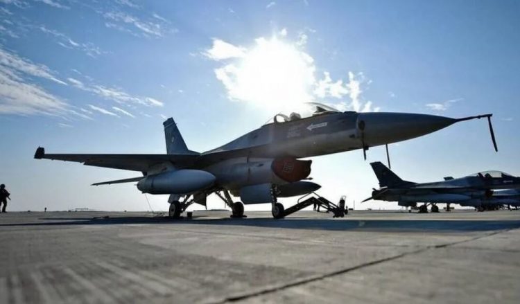 Përplasen në ajër dy avionë, humbin jetën 3 pilotë ukrainas