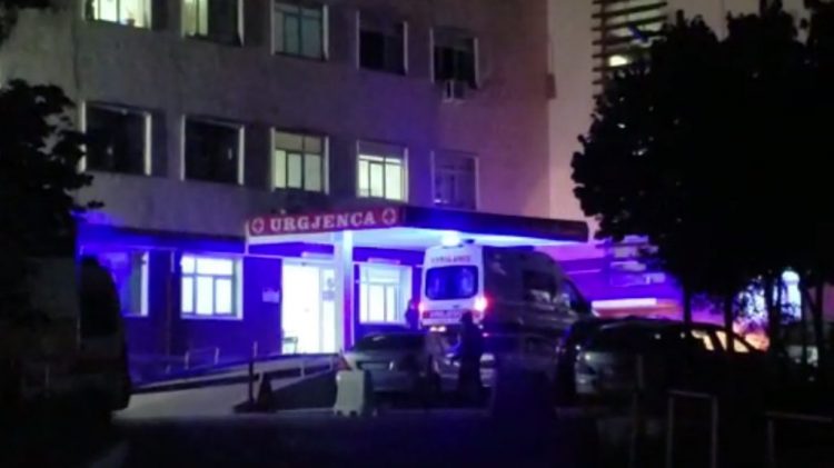 Helmohen dhjetëra pushues në Vlorë, u ndjenë keq pasi konsumuan ushqim në anije