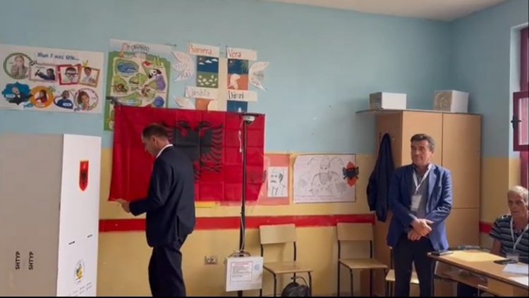 Voton kandidati i “Bashkë Fitojmë” për Kukësin: Do raportojmë çdo parregullsi