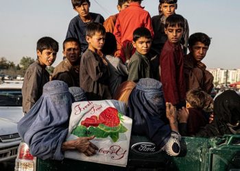 OKB shkurton ndihmën ushqimore për 2 milionë afganë për shkak të mungesës së fondeve