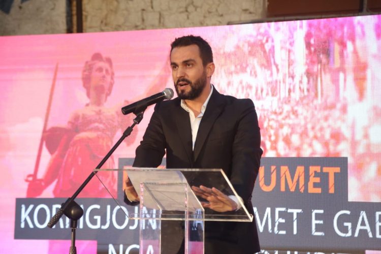 Adriatik Lapaj i bashkohet skenës politike,  prezanton lëvizjen “Shqipëria Bëhet”