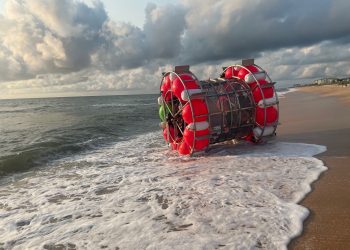 Tentoi të kalojë Atlantikun me një rrotë gjigante, arrestohet aventurieri në SHBA