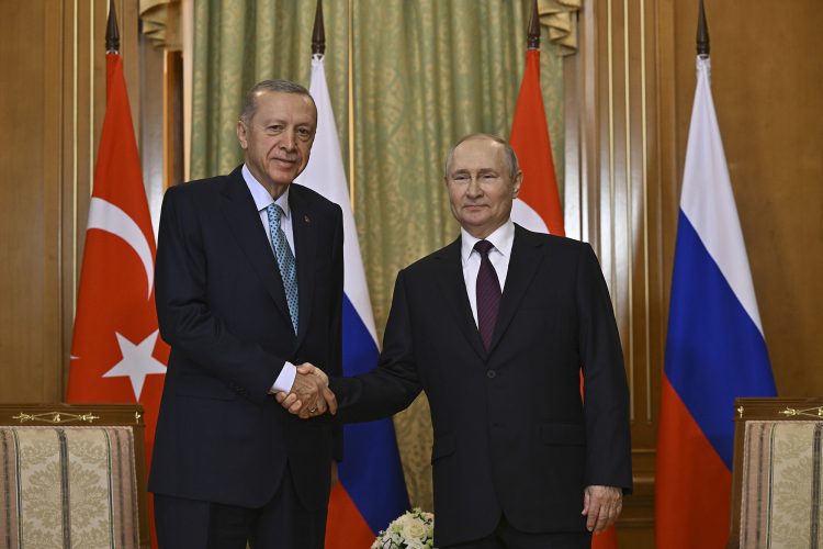 Putin dhe Erdogan nisin bisedimet në Soçi, ja çfarë i thanë njëri-tjetrit