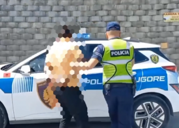 Shoferi i kamionit ndoti rrugën në Vorë, Rama: S’do të fal asnjë që ndot pasurinë tonë