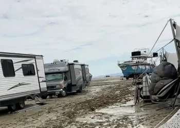 SHBA, bllokohen mijëra banorë për shkak të përmbytjeve