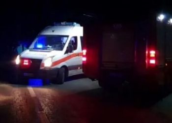 Ra në gropën e ashensorit në Vlorë, 22-vjeçari grek dërgohet me urgjencë në spital