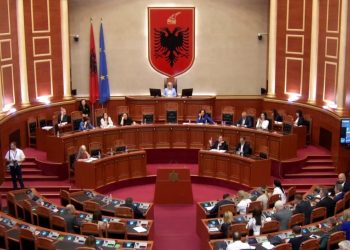 Nis sot sesioni parlamentar, Begaj-deputetëve: Kthejeni Kuvendin në hapësirën e pajtimit
