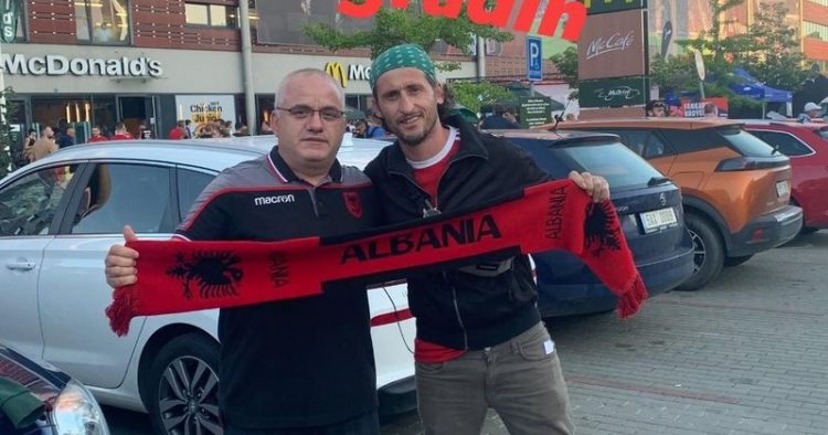 “A e mbani mend?” Artan Hoxha takohet me Ballist Morinën në Pragë