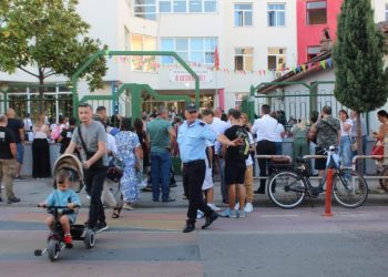 Nis pa probleme dita e parë e shkollës, Policia në ndihmë të nxënësve