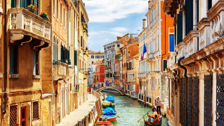 Venecia vendos 5 € tarifë për të gjithë turistët që do hyjnë në qytet nga viti i ardhshëm