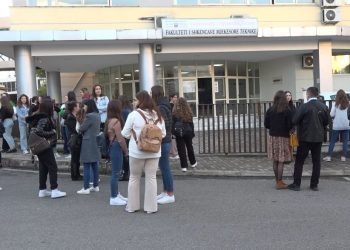 “Infermieria, dega më e preferuar”, regjistrohen 16 mijë studentë në universitete
