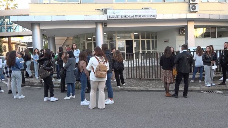 “Infermieria, dega më e preferuar”, regjistrohen 16 mijë studentë në universitete