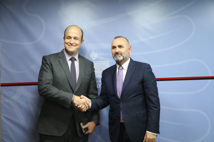 Manja pret të ngarkuarin me punë të Ambasadës Amerikane, në fokus reforma në drejtësi