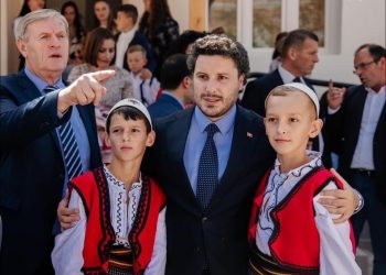 Rihapet shkolla shqipe në Mal të Zi! Rama: Vogëlushët do mësojnë me gjuhën amtare