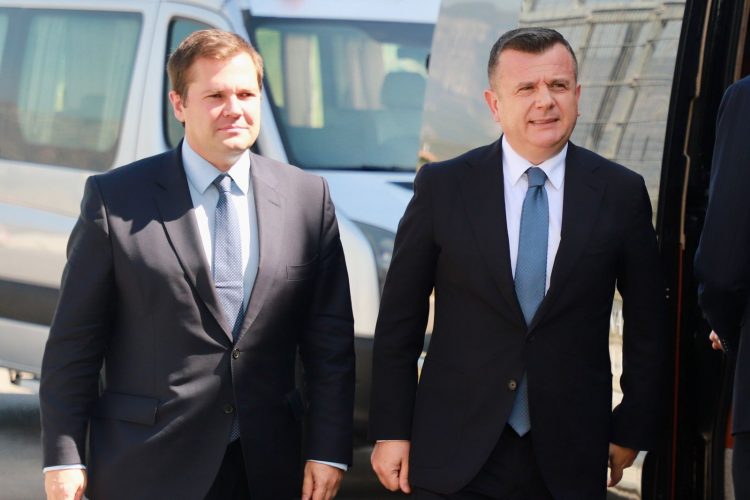 Balla me Jenrick: Ka rënë me 90% numri i shqiptarëve të paligjshëm drejt Britanisë