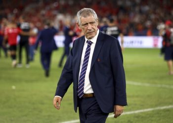 Humbi me Shqipërinë, Polonia shkarkon trajnerin Santos