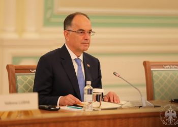 Presidenti Begaj dekreton emrat e ambasadorëve të rinj